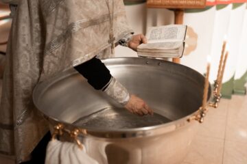 UK illegal immigrants ‘bath baptisms’ to avoid deportation UK illegal immigrants ‘bath baptisms’ to avoid deportation